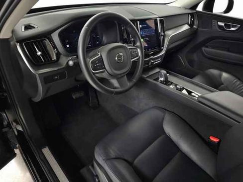 Certified 2025 Volvo XC60 B5 Core image 19