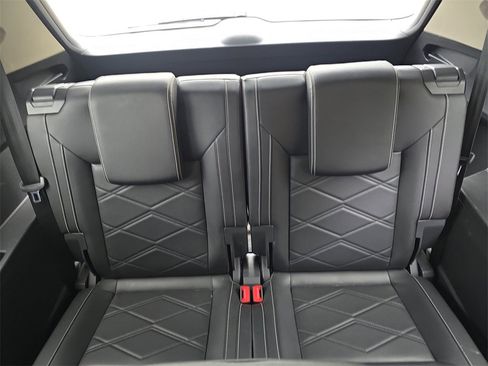 Used 2024 Volkswagen Atlas SE image 28