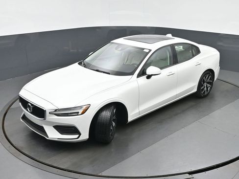 Used 2019 Volvo S60 T5 Momentum w/ Premium Package FWD image 33