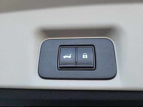 Used 2023 Nissan Ariya FWD image 19