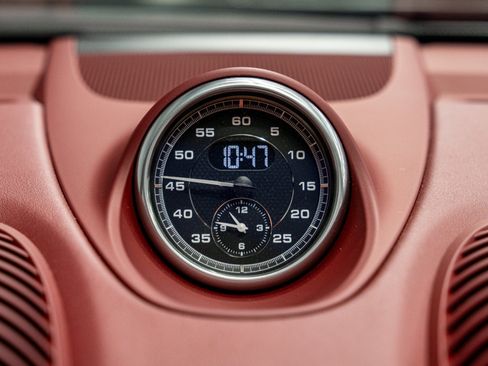 Used 2023 Porsche 718 Boxster Spyder RWD image 27
