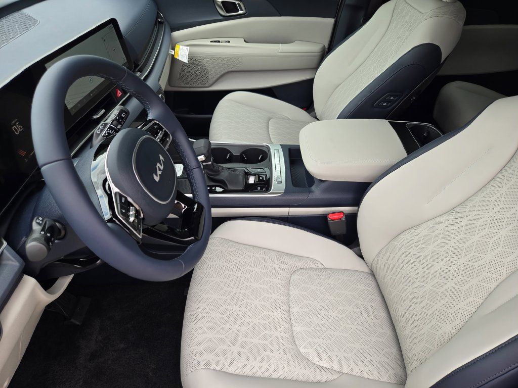 New 2026 Kia Carnival EX FWD image 10