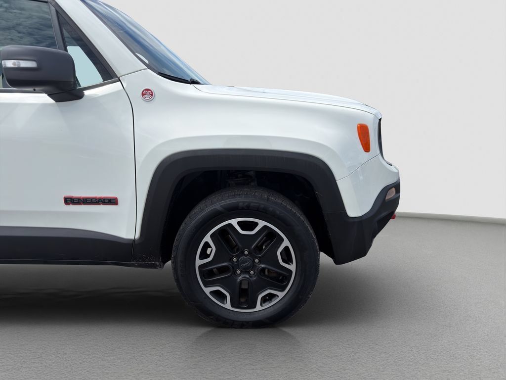 Used 2017 Jeep Renegade Trailhawk AWD/4WD image 33
