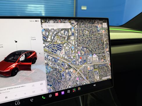 Used 2026 Tesla Model Y 2WD image 18
