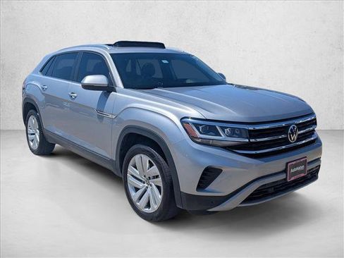 Used 2023 Volkswagen Atlas Cross Sport SE w/ Panoramic Sunroof Package FWD image 3