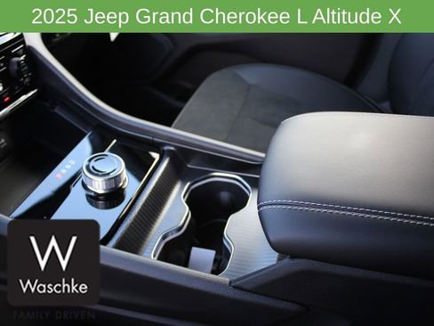 New 2025 Jeep Grand Cherokee L Altitude image 30