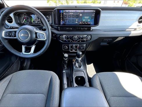 Used 2025 Jeep Wrangler Unlimited Sahara AWD/4WD image 9