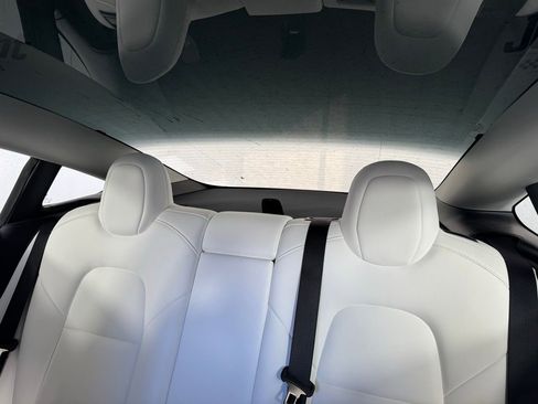 Used 2023 Tesla Model 3 Standard Range image 3