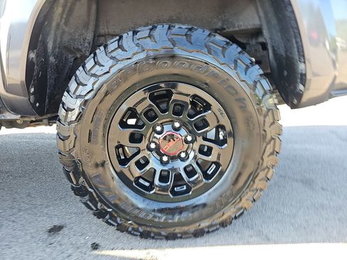 Used 2022 Toyota Tacoma SR5 w/ Technology Package image 34