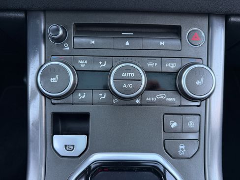 Used 2019 Land Rover Range Rover Evoque SE Premium image 31