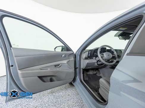 Used 2021 Hyundai Elantra SEL image 9