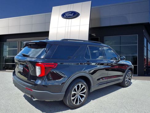 Certified 2023 Ford Explorer ST-Line AWD/4WD image 2