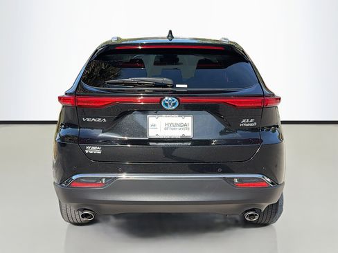 Used 2022 Toyota Venza XLE image 4