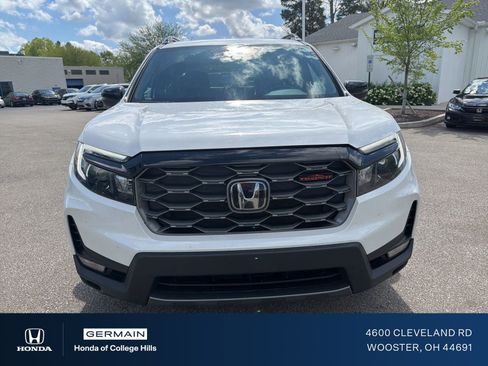 Used 2023 Honda Passport TrailSport image 2