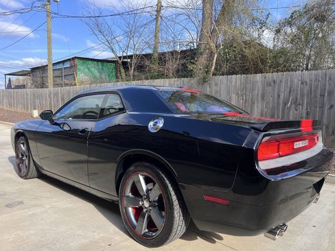 Used 2013 Dodge Challenger SXT image 9