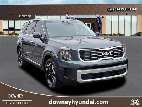Used 2023 Kia Telluride S image 3