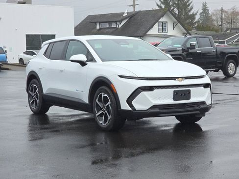 New 2026 Chevrolet Equinox EV LT image 2