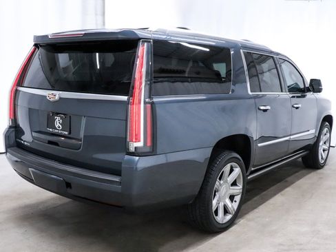 Used 2019 Cadillac Escalade ESV Premium Luxury image 6