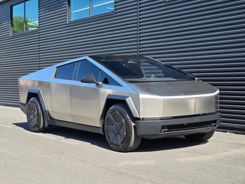 Used 2024 Tesla Cybertruck Cyberbeast AWD/4WD image 9