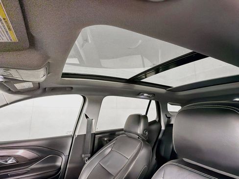 Used 2022 GMC Terrain SLT w/ LPO, Floor Liner Package AWD/4WD image 5