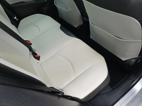 Used 2020 Toyota Prius XLE FWD image 30
