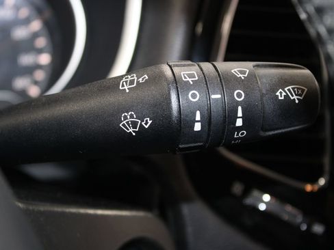 Used 2018 Jeep Compass Latitude FWD image 36