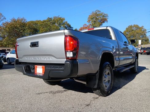 Used 2020 Toyota Tacoma SR image 6