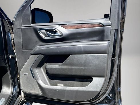 Used 2023 Chevrolet Suburban Z71 w/ Z71 Off-Road Package AWD/4WD image 28
