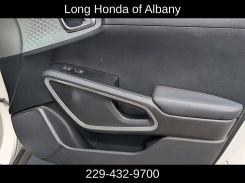 Used 2025 Kia Soul LX FWD image 23