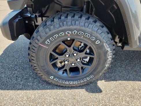 New 2025 Jeep Gladiator Willys image 27