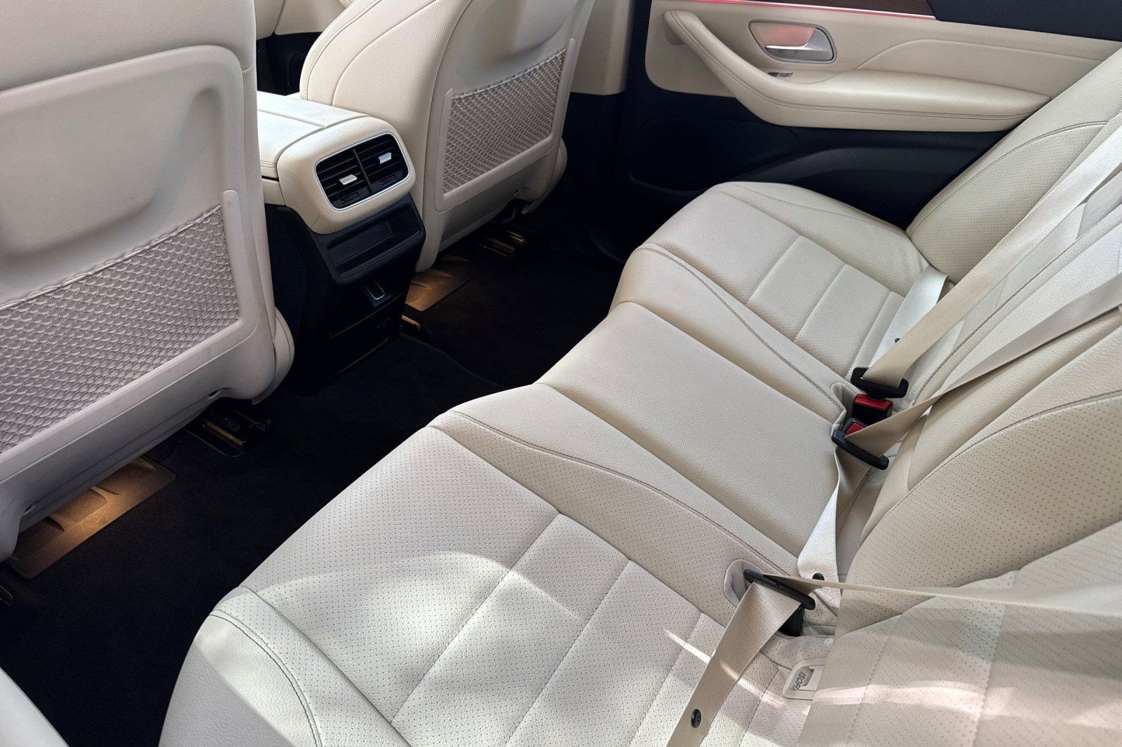 Used 2022 Mercedes-Benz GLE 350 4MATIC w/ Premium Package image 39
