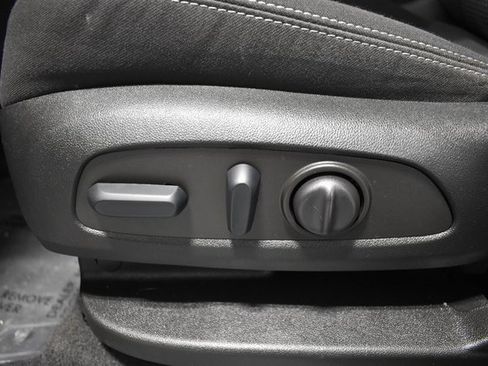 Used 2022 GMC Terrain SLE w/ Driver Convenience Package image 18