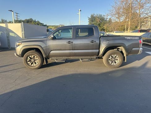 Used 2023 Toyota Tacoma TRD Off-Road image 3