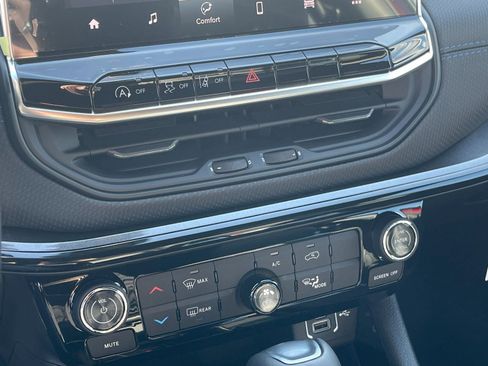 New 2026 Jeep Compass Latitude image 21