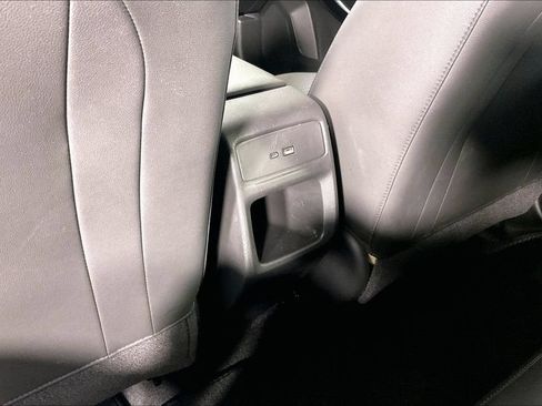 Used 2025 Chevrolet Trax LT w/ LT Convenience Package FWD image 29