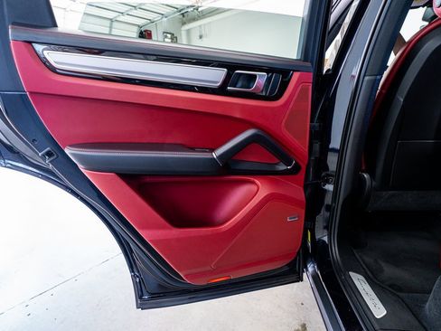 Used 2022 Porsche Cayenne Platinum Edition image 52