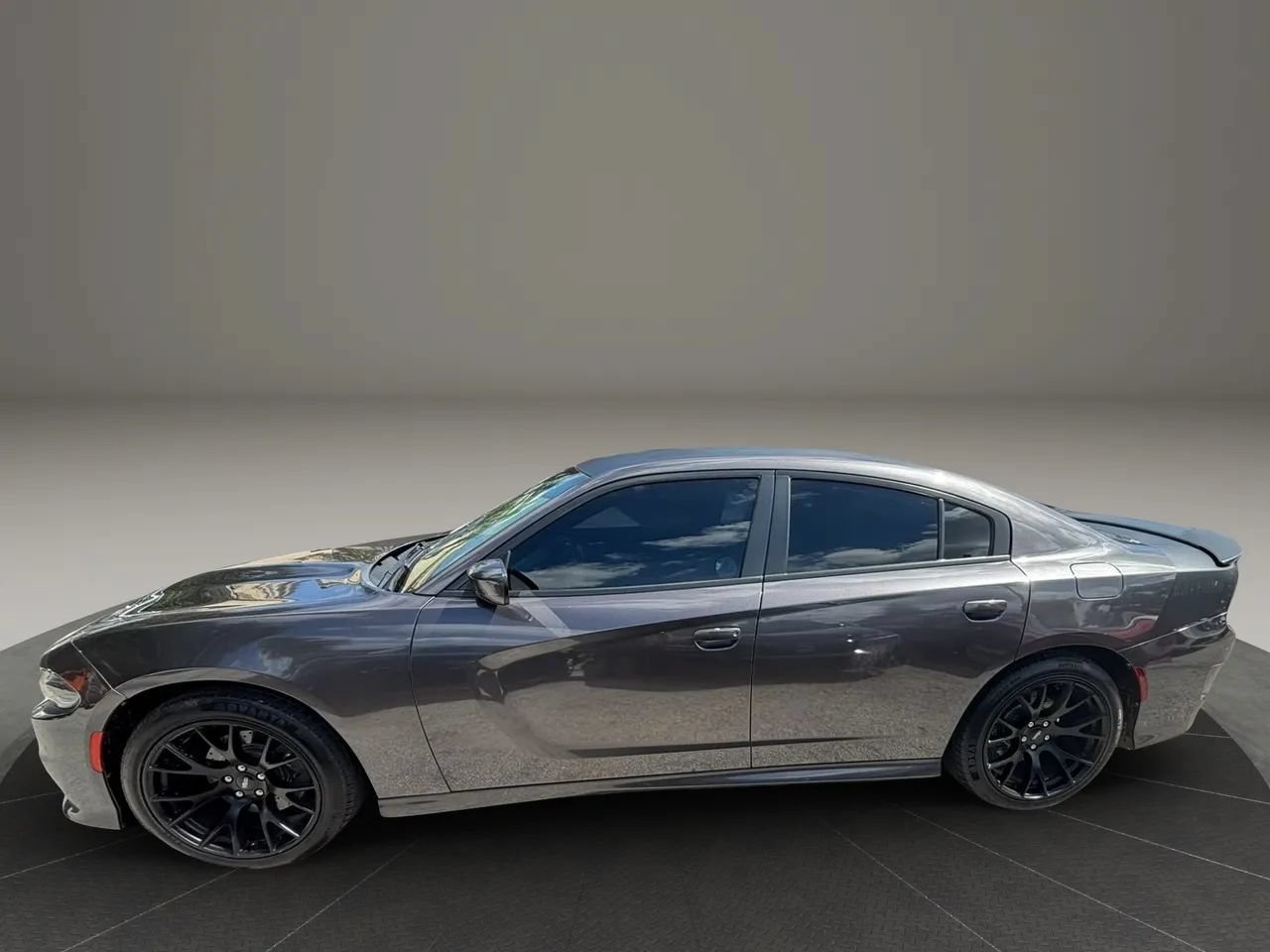 Used 2017 Dodge Charger R/T RWD image 2