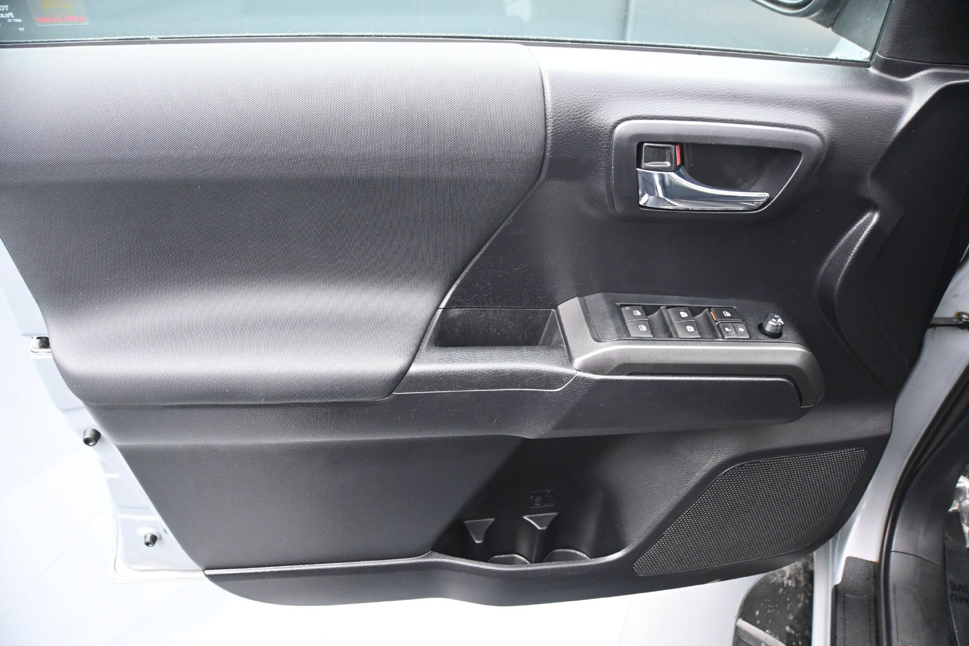 Used 2020 Toyota Tacoma TRD Sport AWD/4WD image 17