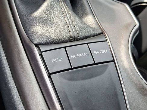 Used 2024 Toyota Camry SE FWD image 23