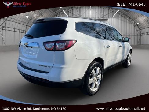 Used 2016 Chevrolet Traverse LT w/ Style and Technology Package image 4