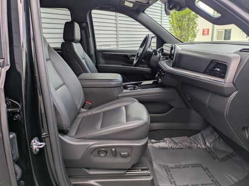 Used 2025 Chevrolet Suburban Z71 AWD/4WD image 30