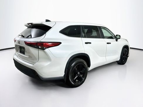 Used 2023 Toyota Highlander L FWD image 9