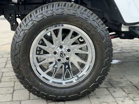 Used 2021 Jeep Gladiator Overland image 12