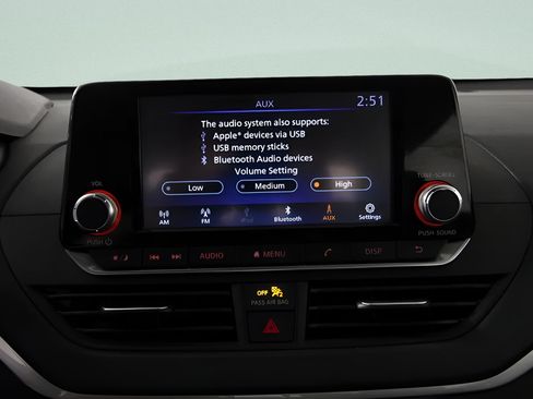 Used 2024 Nissan Altima 2.5 S FWD image 10