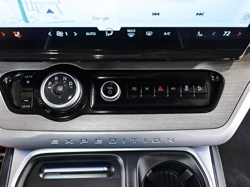 Used 2025 Ford Expedition Platinum AWD/4WD image 16