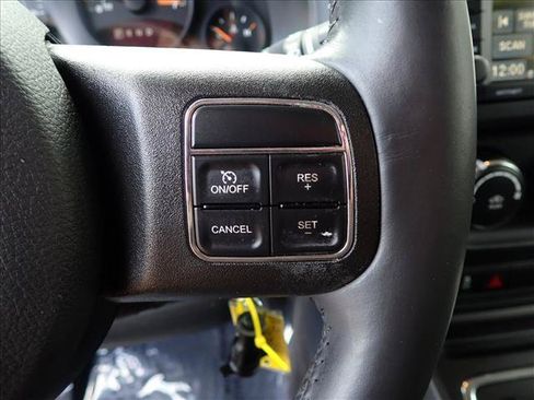 Used 2014 Jeep Patriot Latitude AWD/4WD image 14