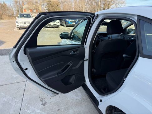 Used 2017 Ford Focus SE image 18