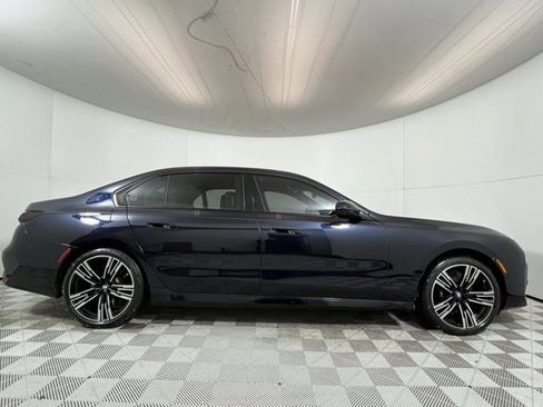 Used 2024 BMW 760i xDrive w/ Executive Package image 8