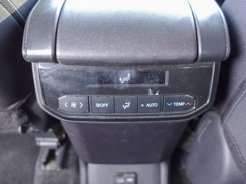 Used 2024 Toyota Highlander LE image 24