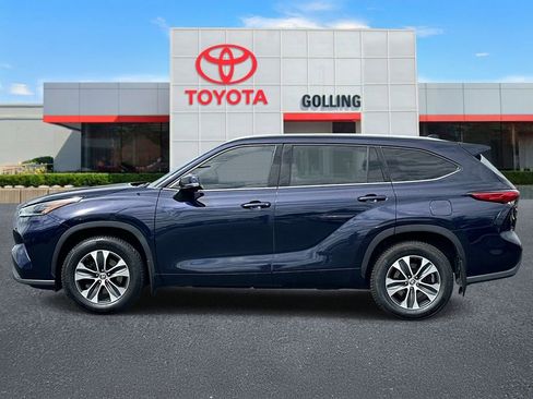 Used 2021 Toyota Highlander XLE AWD/4WD image 2